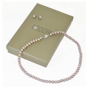Stunning pearl necklace and earring set!